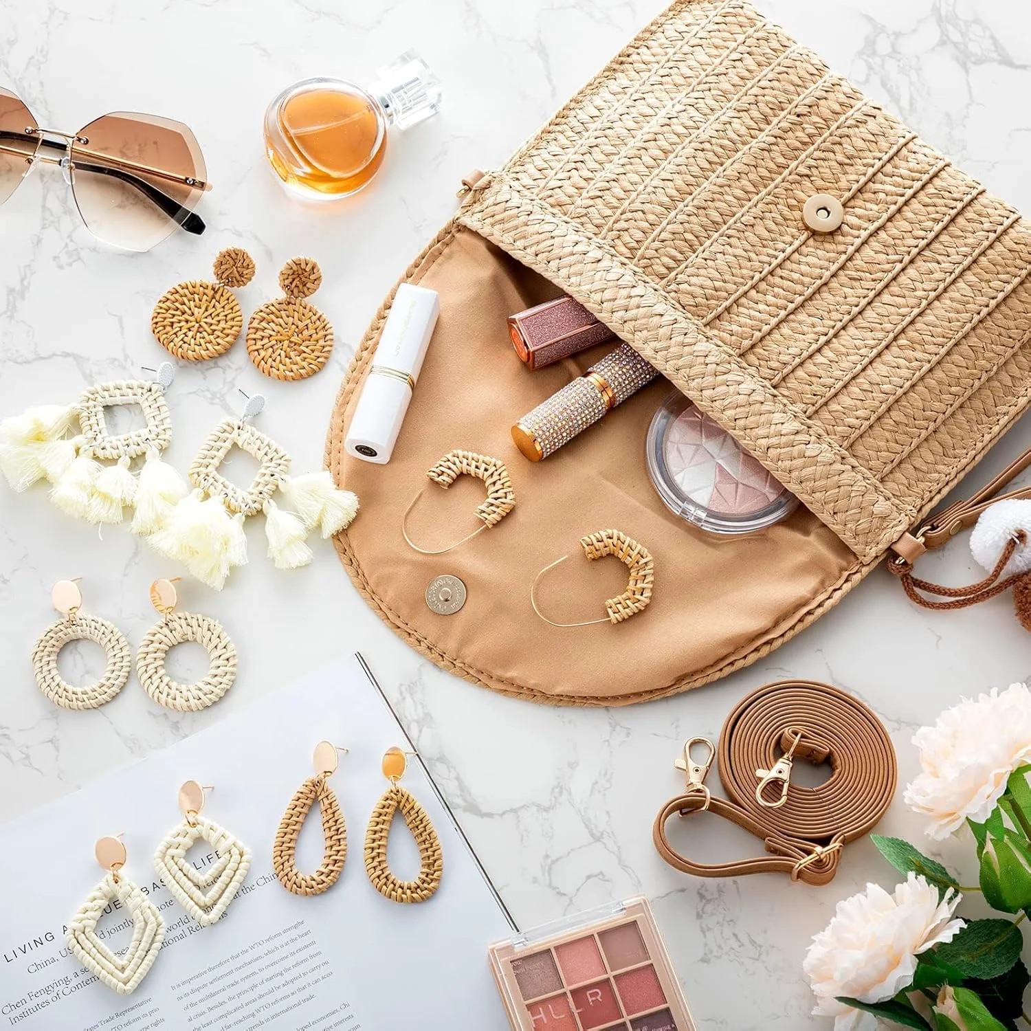 کیف حصیری رودوشی زنانه، کیف دستی ساحلی با 6 جفت گوشواره حصیری، کیف کلاچ بافته شده دستی به سبک بوهو، کیف تابستانی 28x20 سانتی متر، دارای بست مغناطیسی، هدیه ای ایده آل برای عروسی در امارات و عربستان سعودی