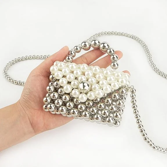 کیف دستی زنانه آزونه با مهره های مرواریدی سفید، کیف مجلسی تزئین شده با مروارید، زیبا و شیک، مناسب برای مهمانی ها و عروسی ها