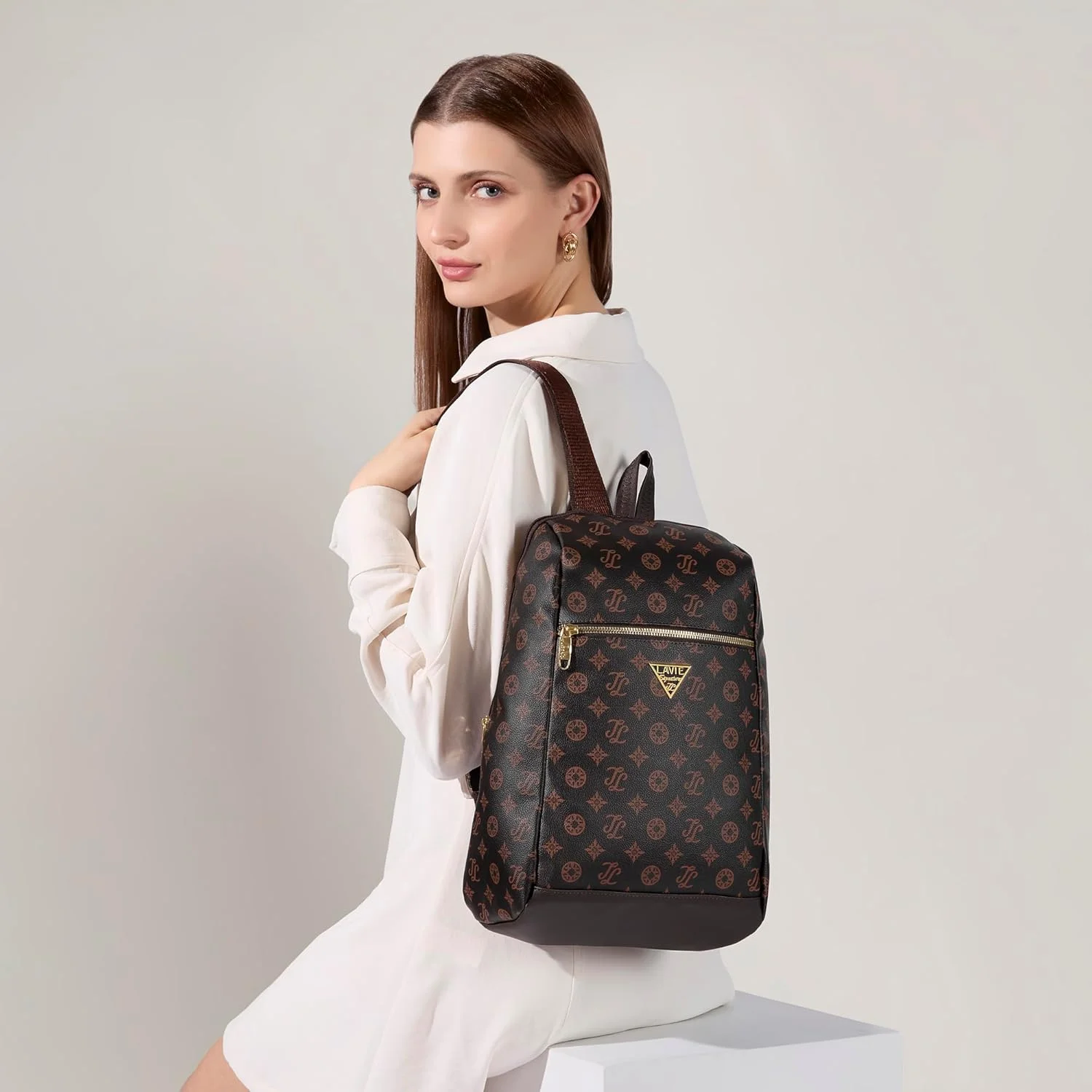 کوله پشتی فشن زنانه لاوی سیگنیچر مدل St.Louis با ظرفیت 11 لیتر | کوله پشتی جمع و جور | کیف دستی زنانه | کیف شانه ای شیک | هدیه برای خانم ها، قهوه ای، S