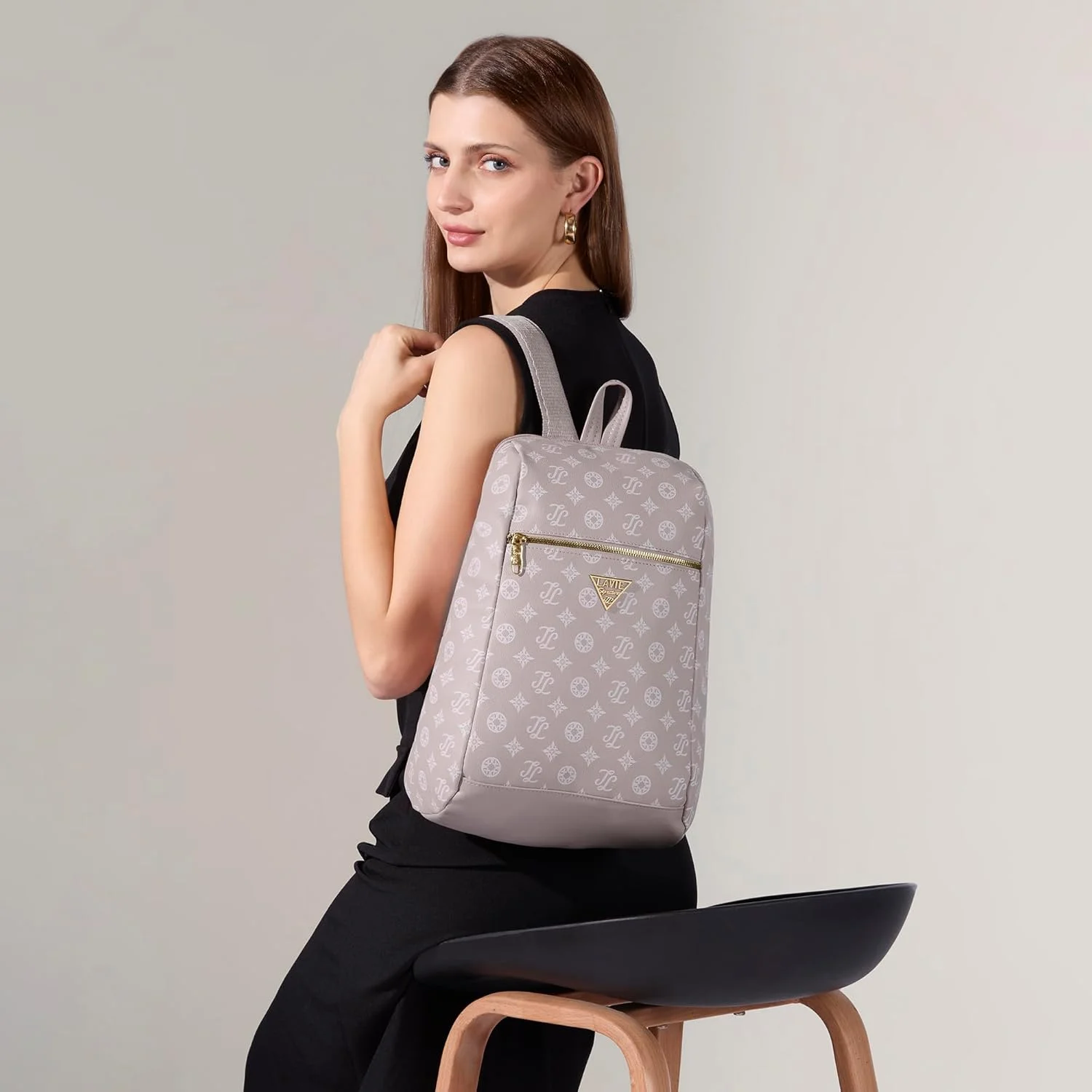 کوله پشتی زنانه لاوی سیگنیچر مدل St.Louis با ظرفیت 11 لیتر | کوله پشتی جمع و جور | کیف دستی زنانه | کیف شانه ای شیک | هدیه برای زنان، صورتی، سایز کوچک