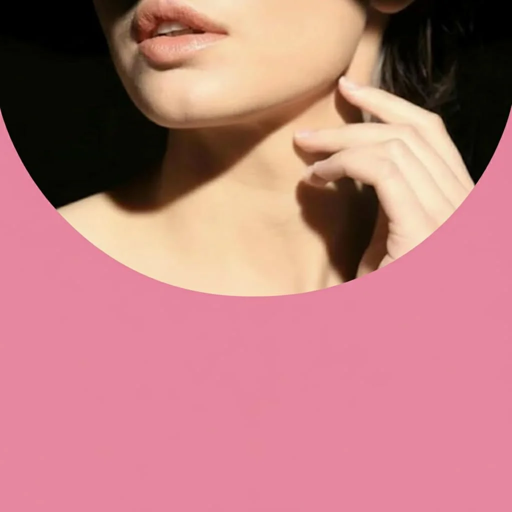 عطر شکوفه وانیل زنانه، رایحه ای تازه و ظریف، ماندگاری طولانی، مناسب استفاده روزانه و ملاقات ها، رول-آن 10 میلی لیتری