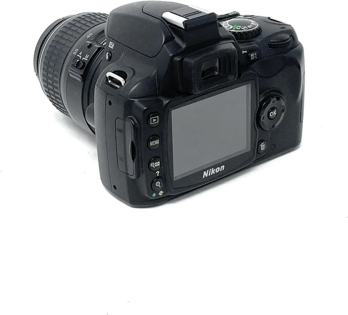 دوربین دیجیتال SLR نیکون D40 با حسگر 6.1 مگاپیکسل به همراه لنز زوم 18-55mm f/3.5-5.6G ED II Auto Focus-S DX Zoom-Nikkor دوربین دیجیتال SLR نیکون D40 با حسگر 6.1 مگاپیکسل به همراه لنز زوم 18-55mm f/3.5-5.6G ED II Auto Focus-S DX Zoom-Nikkor