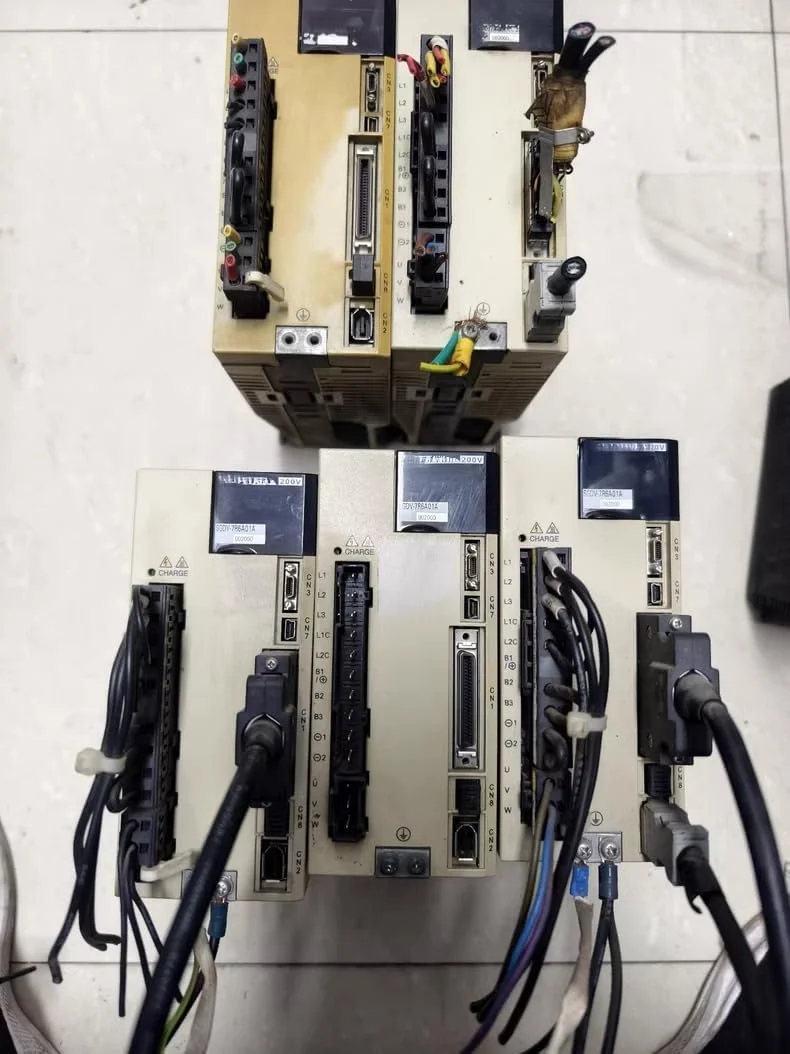 درایور سروو Sigma-5 مدل SGDV-7R6A01A002000 با توان 1 کیلووات، ولتاژ 220 ولت، انکودر 20 بیتی و کنترل پالس پرسرعت