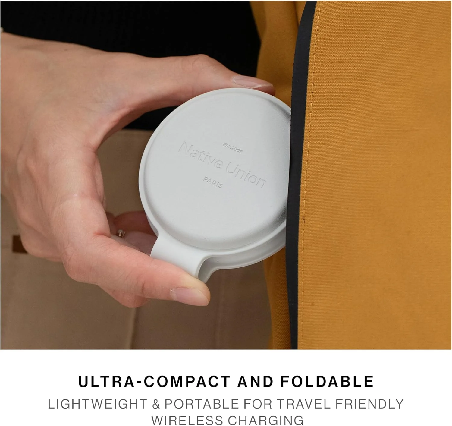 شارژر بی‌سیم مغناطیسی 2 در 1 نیتیو یونیون مدل Voyage - ایستگاه شارژ برای آیفون 16، ایرپادز و اپل واچ - دارای گواهی Qi2 و MagSafe 15W (سنگ ماسه)