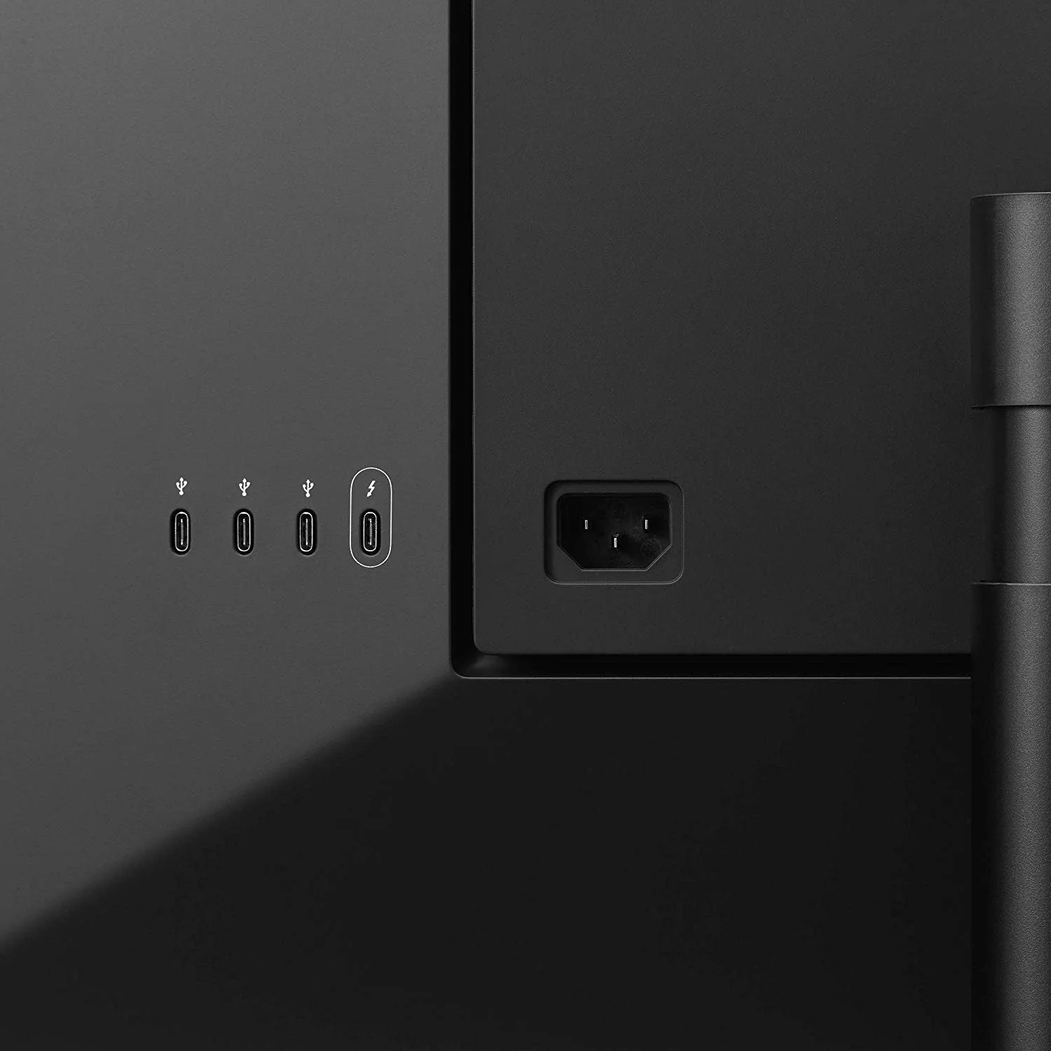 مانیتور 27 اینچی ال‌جی مدل LG27MD5KL-B Ultrafine با پنل IPS LCD و کیفیت 5K UHD مناسب برای اپل مک (بازسازی شده)