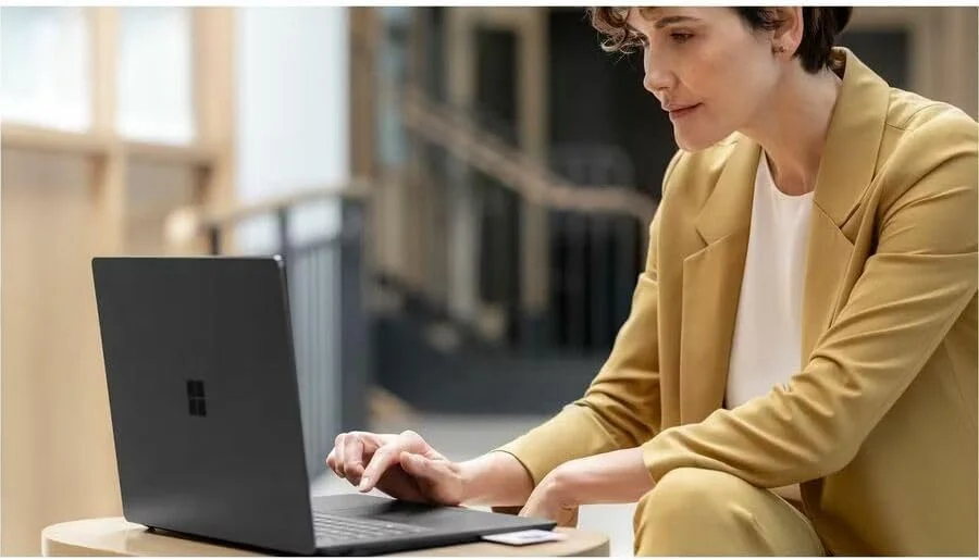 لپ تاپ لمسی 15 اینچی مایکروسافت سرفیس لپ تاپ 6 - پردازنده Intel Core Ultra 7 - رم 16 گیگابایت - حافظه SSD 256 گیگابایت - صفحه کلید انگلیسی - مشکی