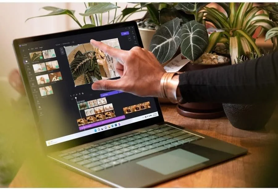 لپ تاپ لمسی 13.5 اینچی مایکروسافت سرفیس لپ تاپ 5 - 2256 x 1504 - پردازنده Intel Core i5 نسل دوازدهم i5-1245U ده هسته ای (10 هسته) 1.60 گیگاهرتز - پلتفرم Intel Evo - 16 گیگابایت رم - 256 گیگابایت SSD - مشکی مات