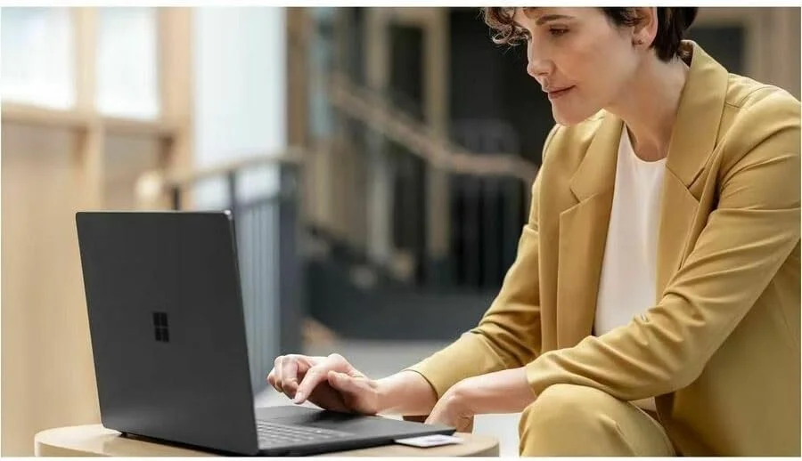 لپ تاپ لمسی 15 اینچی مایکروسافت سرفیس لپ تاپ 6 - پردازنده Intel Core Ultra 7 165H - رم 16 گیگابایت - حافظه SSD 512 گیگابایت - مشکی