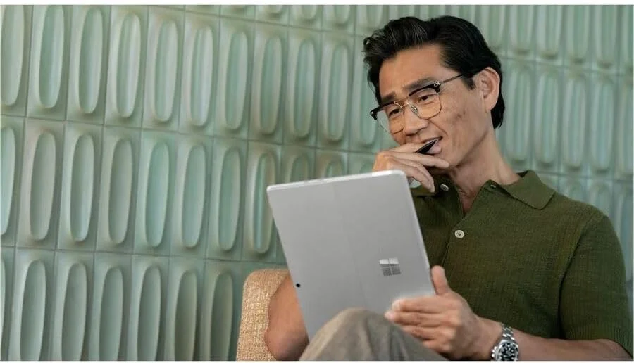 تبلت مایکروسافت Surface Pro 10 - 13 اینچ - 32 گیگابایت رم - 256 گیگابایت SSD - ویندوز 11 پرو - پلاتینیوم