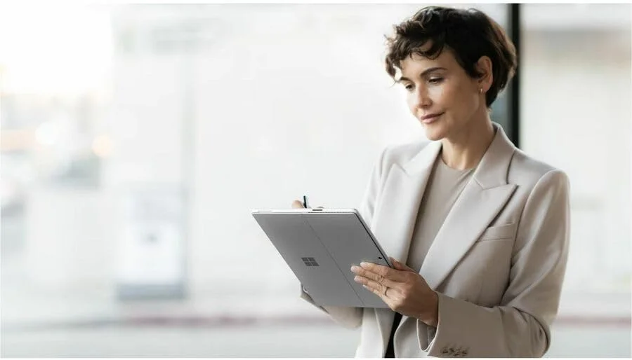 تبلت مایکروسافت Surface Pro 10 - 13 اینچ - 32 گیگابایت رم - 256 گیگابایت SSD - ویندوز 11 پرو - پلاتینیوم