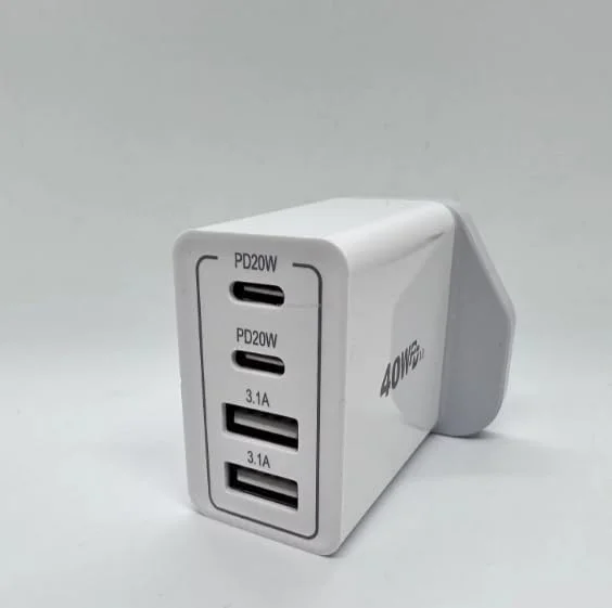 آداپتور برق 40 واتی با دوشاخه بریتانیایی، 4 پورت شامل دو پورت PD Type-C و دو پورت USB-A برای شارژ سریع دیواری تلفن های همراه و سایر دستگاه ها (سفید)
