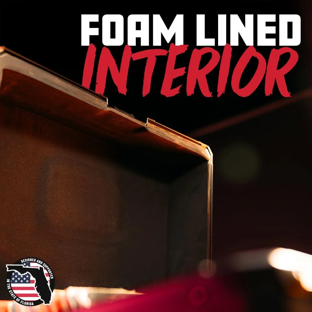 کیف سری ONYX گیتور، مناسب برای نگهداری و حمل 50 تا 70 صفحه گرامافون 12 اینچی، دارای قفل‌های چرخشی فرورفته و دسته‌های لاستیکی