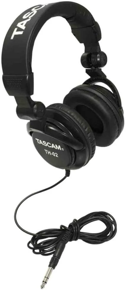 میکسر افکت دار حرفه ای 10 کانال Mackie PROFX10V3 با USB به همراه هدفون حرفه ای پشت بسته Tascam مدل TH-02-B مشکی و بسته لوازم جانبی لوکس