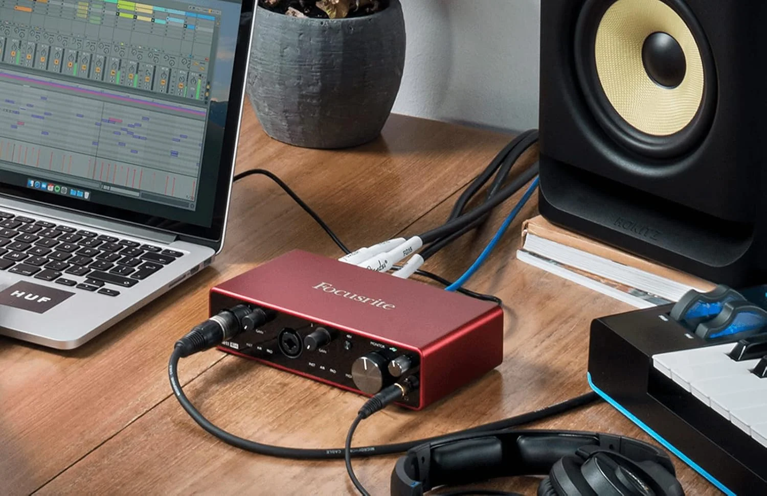 کارت صدای USB Focusrite Scarlett 4i4 نسل سوم برای ضبط، آهنگسازی و استریمینگ - ضبط با کیفیت استودیویی و پخش شفاف کارت صدای USB Focusrite Scarlett 4i4 نسل سوم برای ضبط، آهنگسازی و استریمینگ - ضبط با کیفیت استودیویی و پخش شفاف
