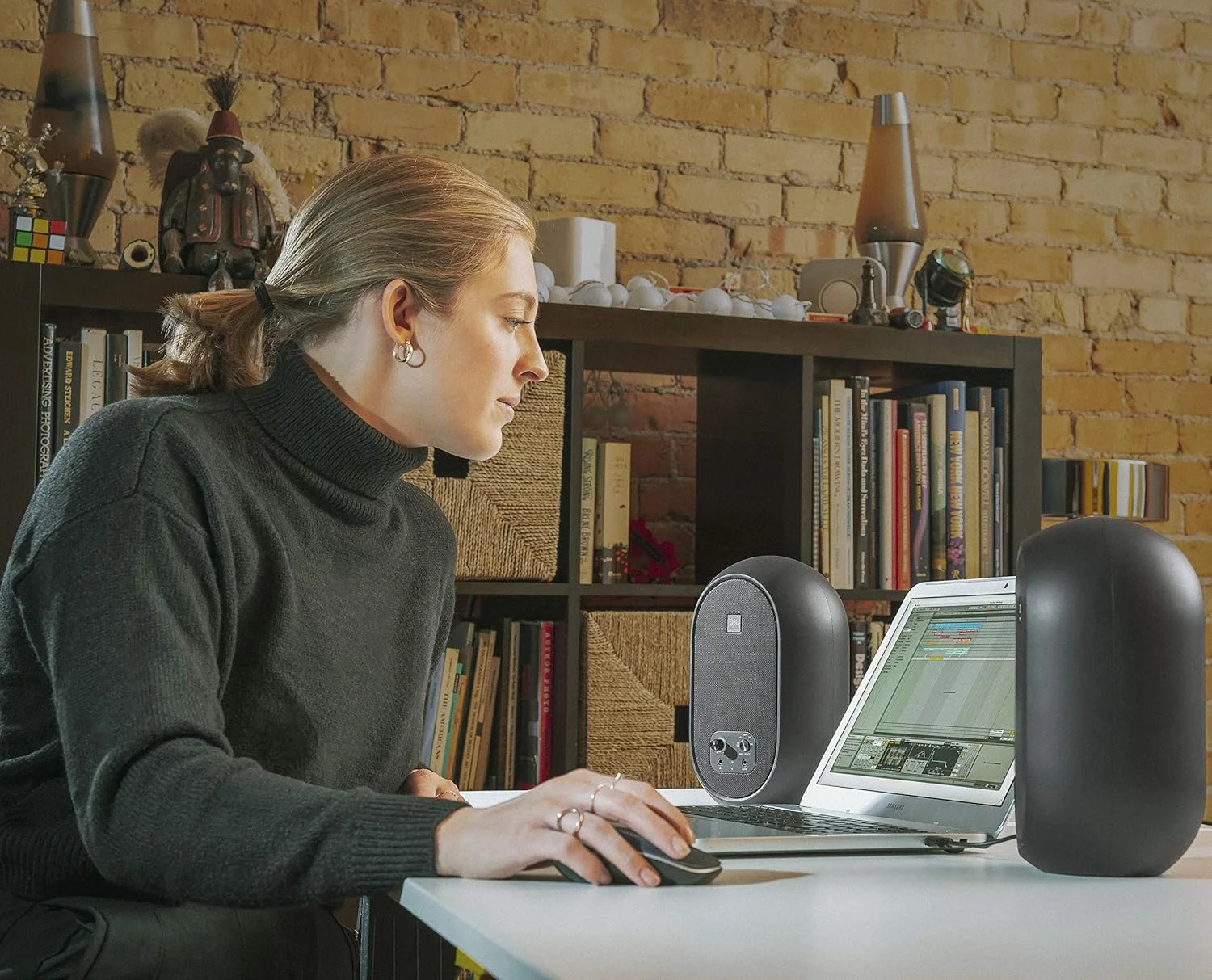 مانیتورهای رفرنس رومیزی کامپکت JBL Professional 1 Series 104-BT با بلوتوث، مشکی، فروش به صورت جفت (بازسازی شده)