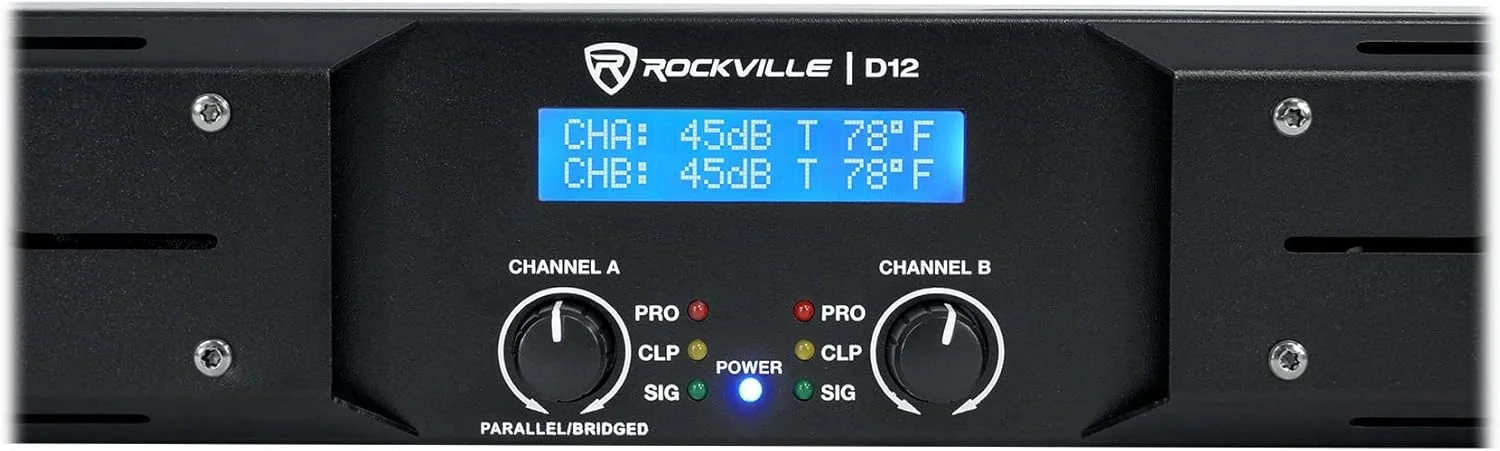 آمپلی فایر دو کاناله کلاس D راکویل D12 با توان پیک 5000 وات / توان RMS 1400 وات، دارای نمایشگر LCD، سوئیچ کراس اوور، قابلیت نصب در رک، خروجی توان 4/8 اهم، برای دی جی ها و صدای زنده