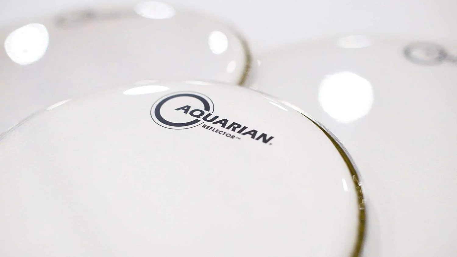 پوست درام آکواریان مدل Ice White Reflector دو لایه، سایز 14 اینچ پوست درام آکواریان مدل Ice White Reflector دو لایه، سایز 14 اینچ