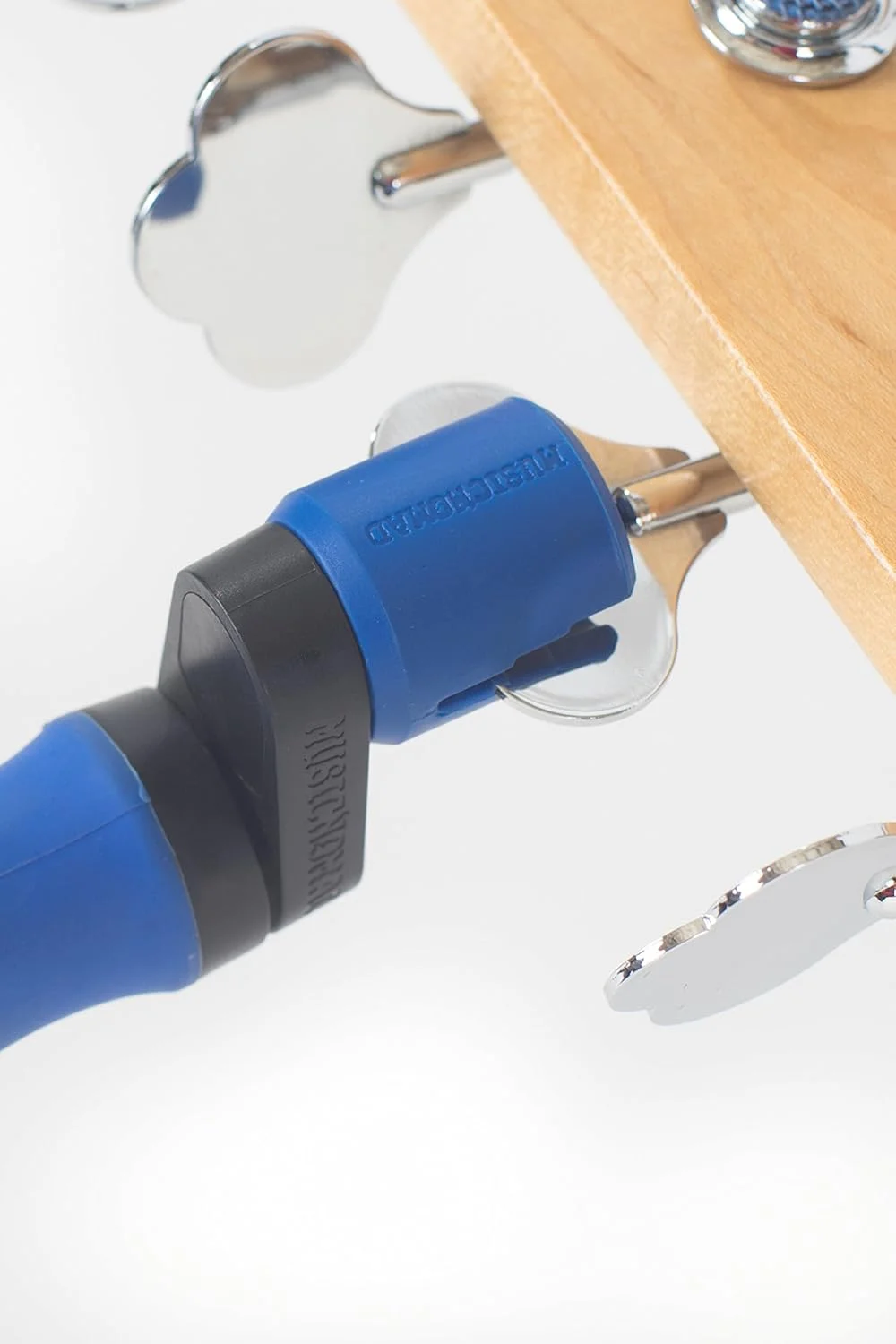 ابزار سیم جمع کن، سیم چین، پین کش و آچار 10 میلی متری MusicNomad GRIP، کیت تعویض سیم ممتاز همه کاره برای انواع گیتار و بیس (MN295)