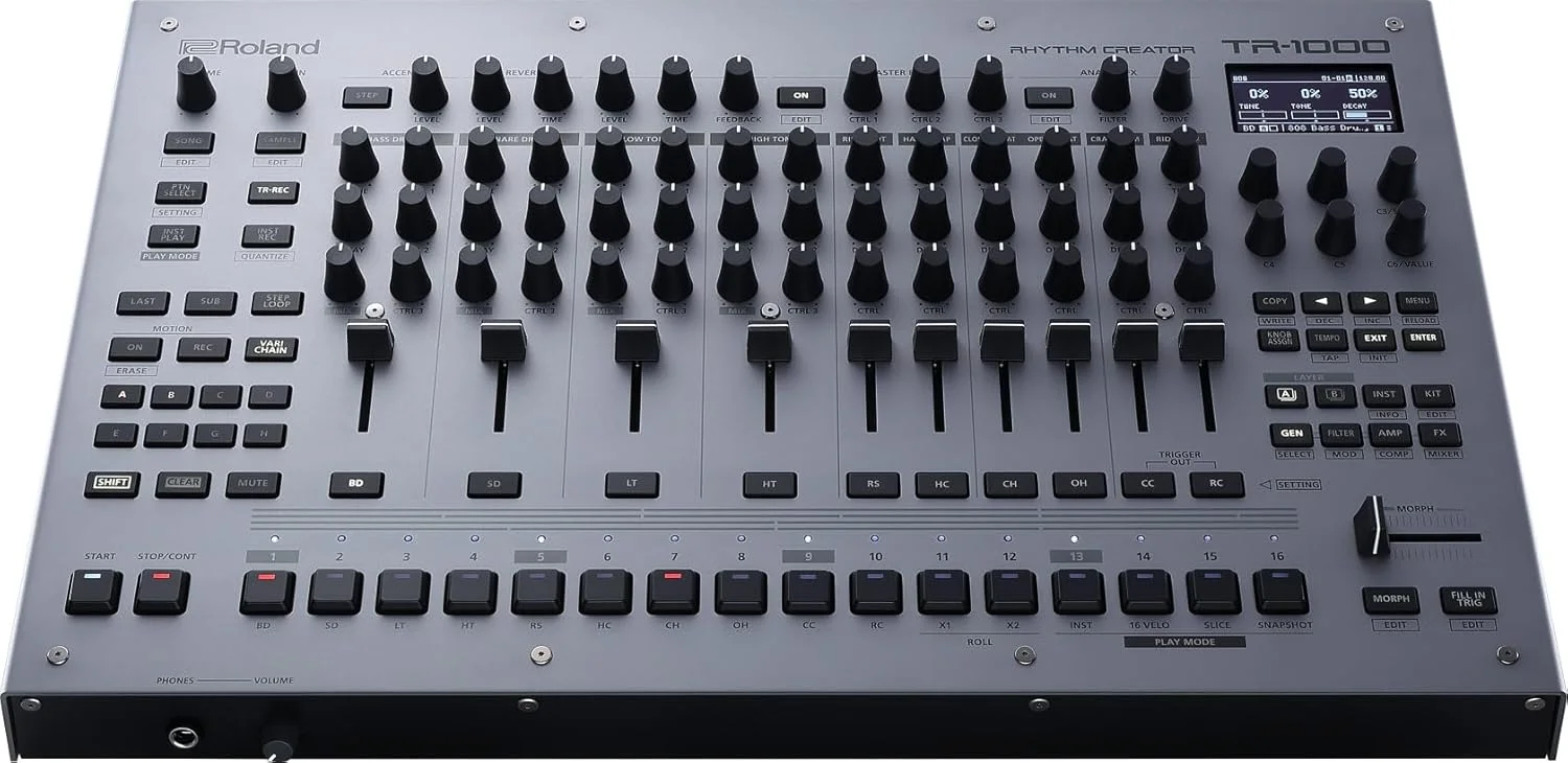 ماشین درام رولند TR-1000 با ۱۶ مدار آنالوگ TR-808/TR-909، موتورهای ACB، FM، VA و PCM، ۲۱ پریست مدار خمیده 8X/9X و استپ-سکوئنسر TR-REC