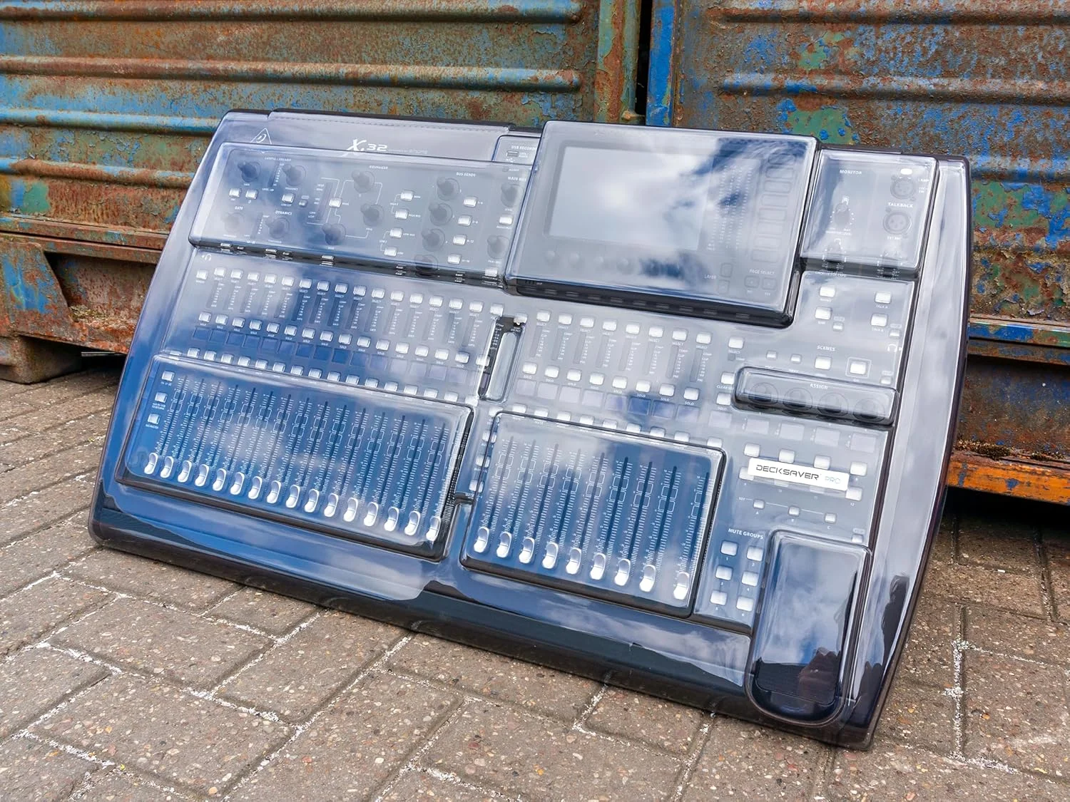 محافظ Decksaver برای Behringer X32 - درب محافظ پلی کربنات فوق العاده بادوام با رنگ شفاف دودی، ساخت انگلستان - انتخاب مهندسان برای محافظت بی نظیر
