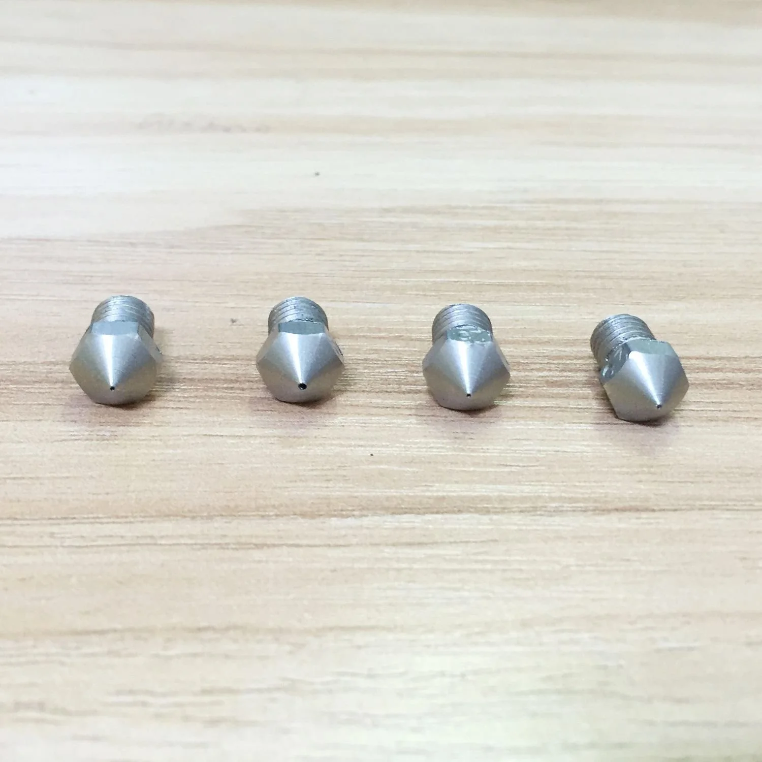 ۴ عدد نازل استیل ضد زنگ سازگار با چاپگر سه بعدی ۳.۰ میلی متری، قابل تعویض