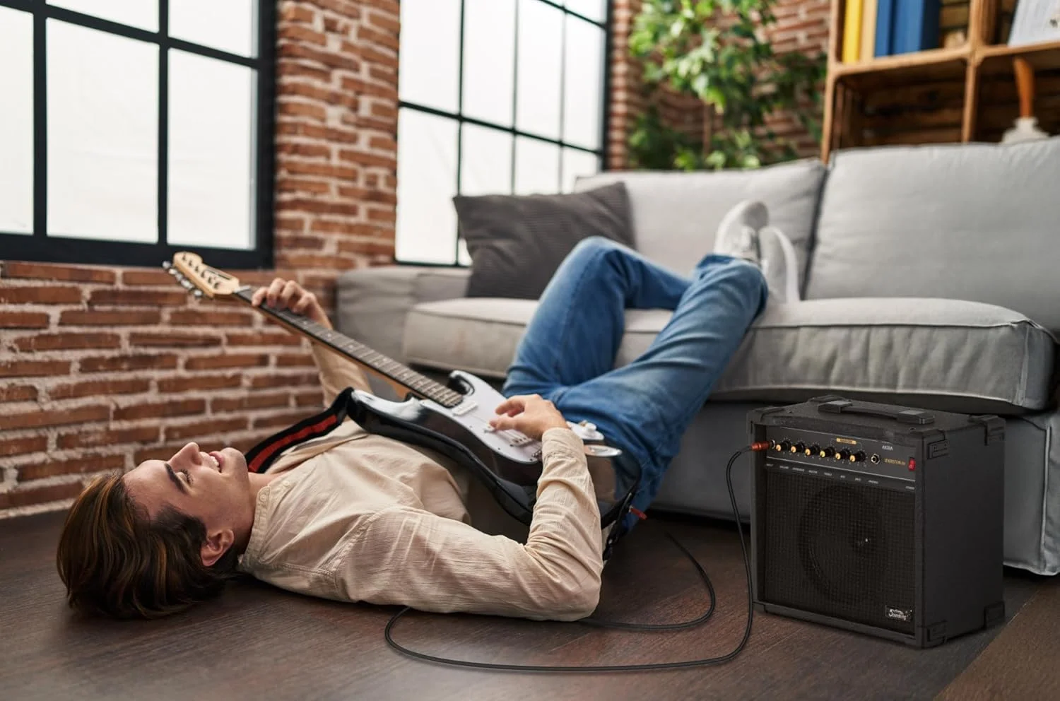 آمپلی فایر گیتار Soundking AK30، ۷۵ وات - اکولایزر ۳ باندی - اسپیکر ۸ اینچی - خروجی هدفون و اتصال پدال - آمپلی فایر کمبو ایده آل برای مبتدیان با محافظ گوشه های بسیار مقاوم آمپلی فایر گیتار Soundking AK30، ۷۵ وات - اکولایزر ۳ باندی - اسپیکر ۸ اینچی - خروجی هدفون و اتصال پدال - آمپلی فایر کمبو ایده آل برای مبتدیان با محافظ گوشه های بسیار مقاوم