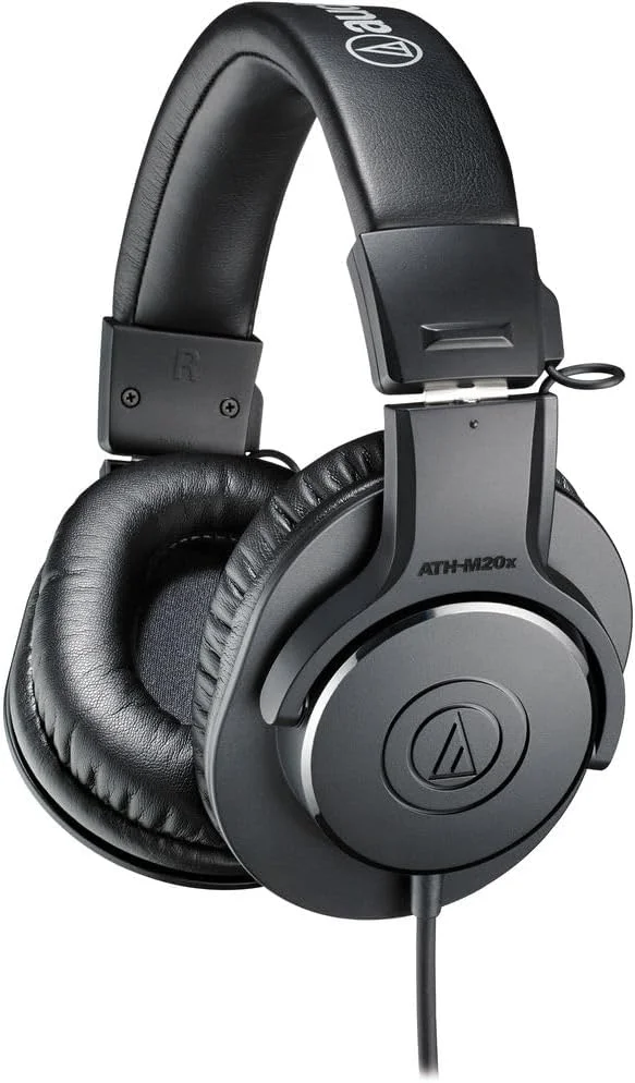 هدفون مانیتورینگ استودیویی حرفه ای Audio-Technica ATH-M20x، مشکی (AUD ATHM20X) + پارچه تمیز کننده میکروفیبر + پایه هدفون + کیف هدفون + محلول تمیز کننده هدفون Goby Labs 4 fl oz هدفون مانیتورینگ استودیویی حرفه ای Audio-Technica ATH-M20x، مشکی (AUD ATHM20X) + پارچه تمیز کننده میکروفیبر + پایه هدفون + کیف هدفون + محلول تمیز کننده هدفون Goby Labs 4 fl oz