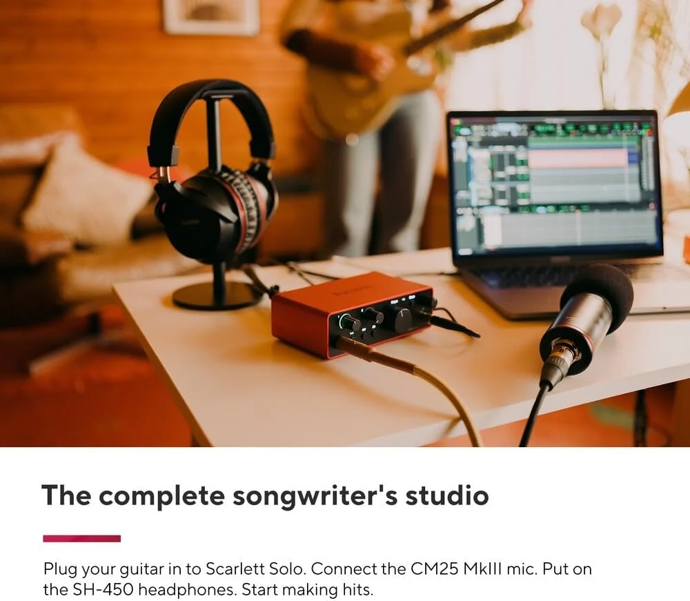 بسته استودیویی کارت صدای USB Focusrite Scarlett Solo Studio نسل 4، مناسب برای آهنگسازان، نوازندگان گیتار یا خوانندگان به همراه میکروفون کاندنسر و هدفون برای ضبط، آهنگسازی و پادکست