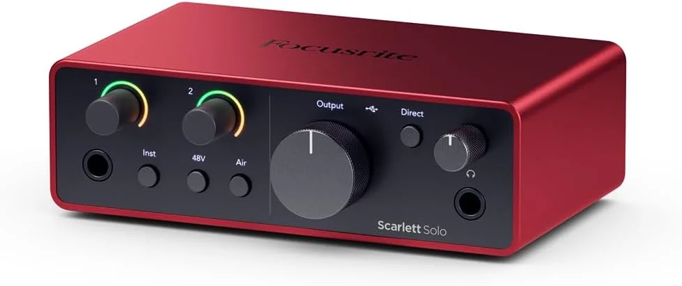 باندل استودیویی کارت صدای USB-C فوکوسرایت Scarlett Solo نسل 4 با میکروفون کاندنسر، هدفون HAS-10، لرزه‌گیر، پایه، پاپ فیلتر، کابل‌های XLR و USB + کیت نرم‌افزاری تولید خلاقانه