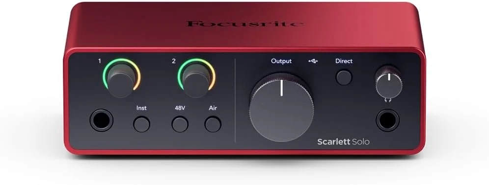 کیت کامل استودیویی شامل کارت صدای USB Focusrite Scarlett Solo نسل 4، نرم‌افزار انحصاری، مانیتورهای استودیویی Eris 3.5 با طراحی جدید، میکروفون حرفه‌ای و هدفون ضبط صدا