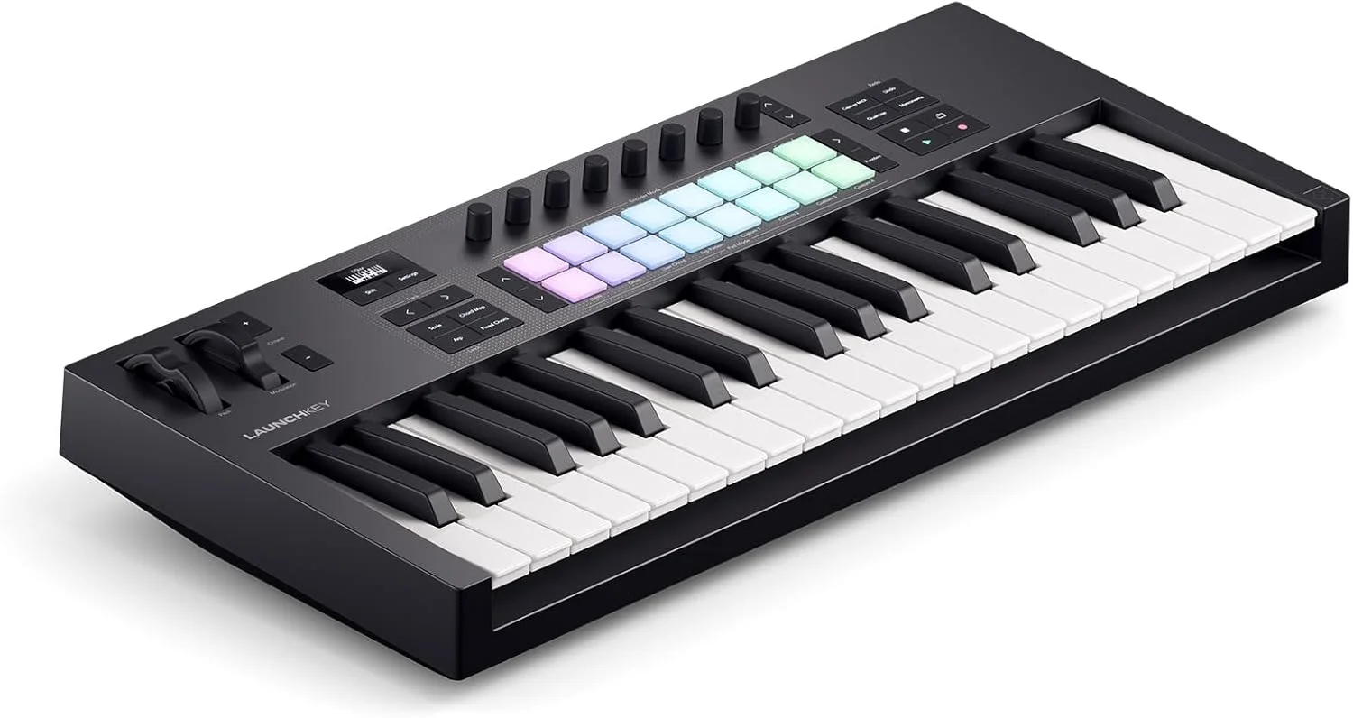 مجموعه Audiosavings: Novation LAUNCHKEY 37 MK4 کنترلر کیبورد میدی USB با 37 کلید به همراه هدفون استودیویی Rockville PRO-M50 با کابل فنری جداشدنی، کیف و پد گوشی اضافی (2 قطعه)