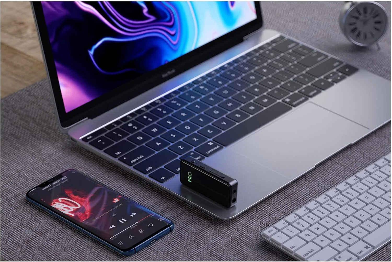 گیرنده آمپلی فایر هدفون بلوتوثی FiiO BTR3K با پشتیبانی از رزولوشن بالا aptX HD/aptX LL/LDAC برای خودرو/تلویزیون خانگی/اسپیکر/تلفن های هوشمند/کامپیوتر (خروجی 3.5mm/2.5mm) - تصویر 2 گیرنده آمپلی فایر هدفون بلوتوثی FiiO BTR3K با پشتیبانی از رزولوشن بالا aptX HD/aptX LL/LDAC برای خودرو/تلویزیون خانگی/اسپیکر/تلفن های هوشمند/کامپیوتر (خروجی 3.5mm/2.5mm) - تصویر 2