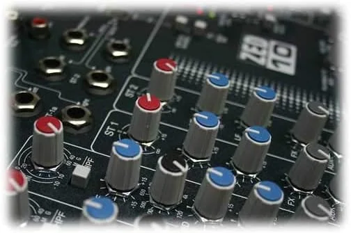 میکسر صوتی با کیفیت Allen & Heath ZED-10 مناسب تور با 2 ورودی میکروفون/لاین، 2 ورودی میکروفون/لاین/DI، 3 ورودی لاین استریو و ورودی/خروجی USB (AH-ZED-10)، مشکی و قرمز