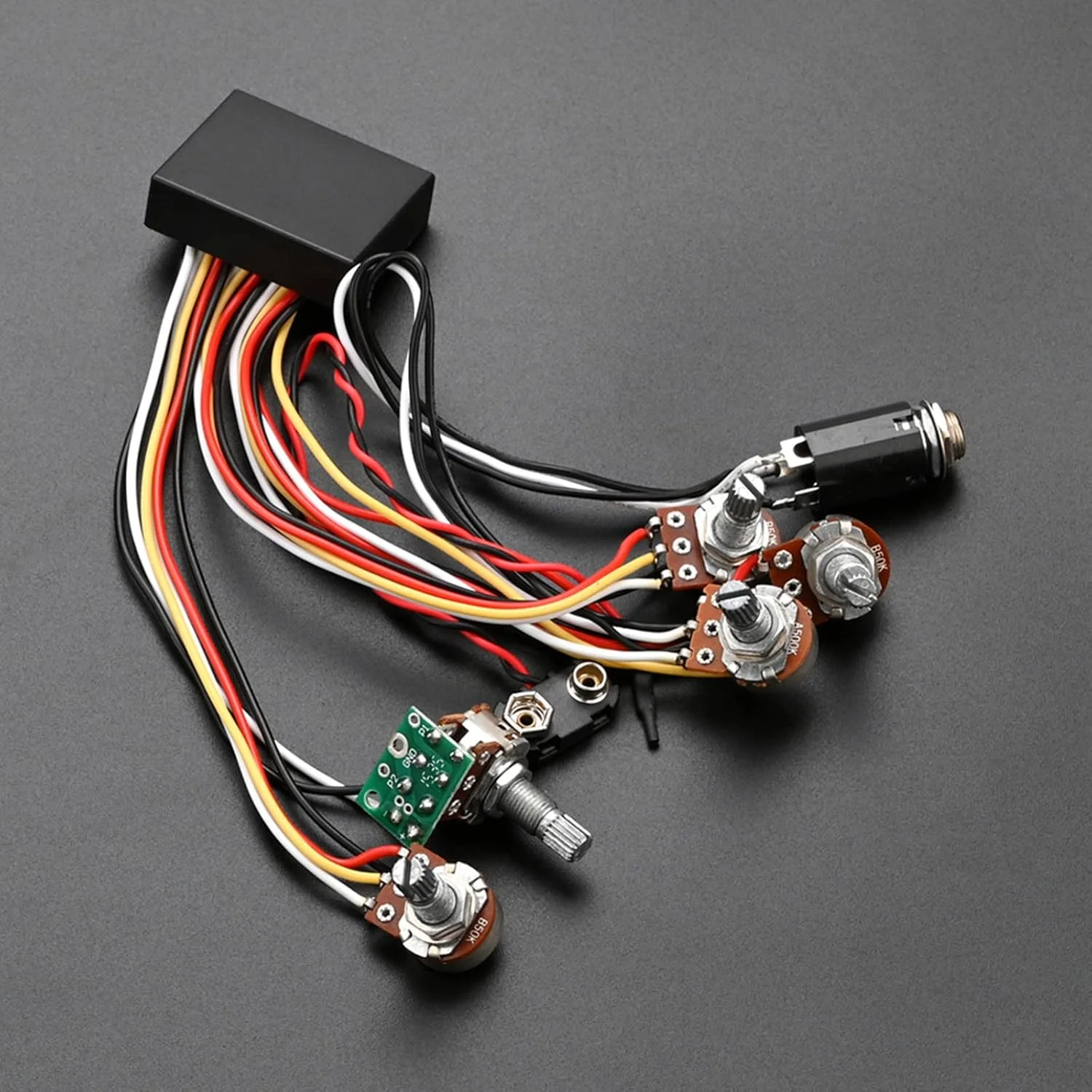 پری امپ اکتیو پسیو گیتار باس، پیکاپ باس گیتار مدار پری امپ اکتیو EQ سه باندی و کنترل صدا به همراه اتصالات