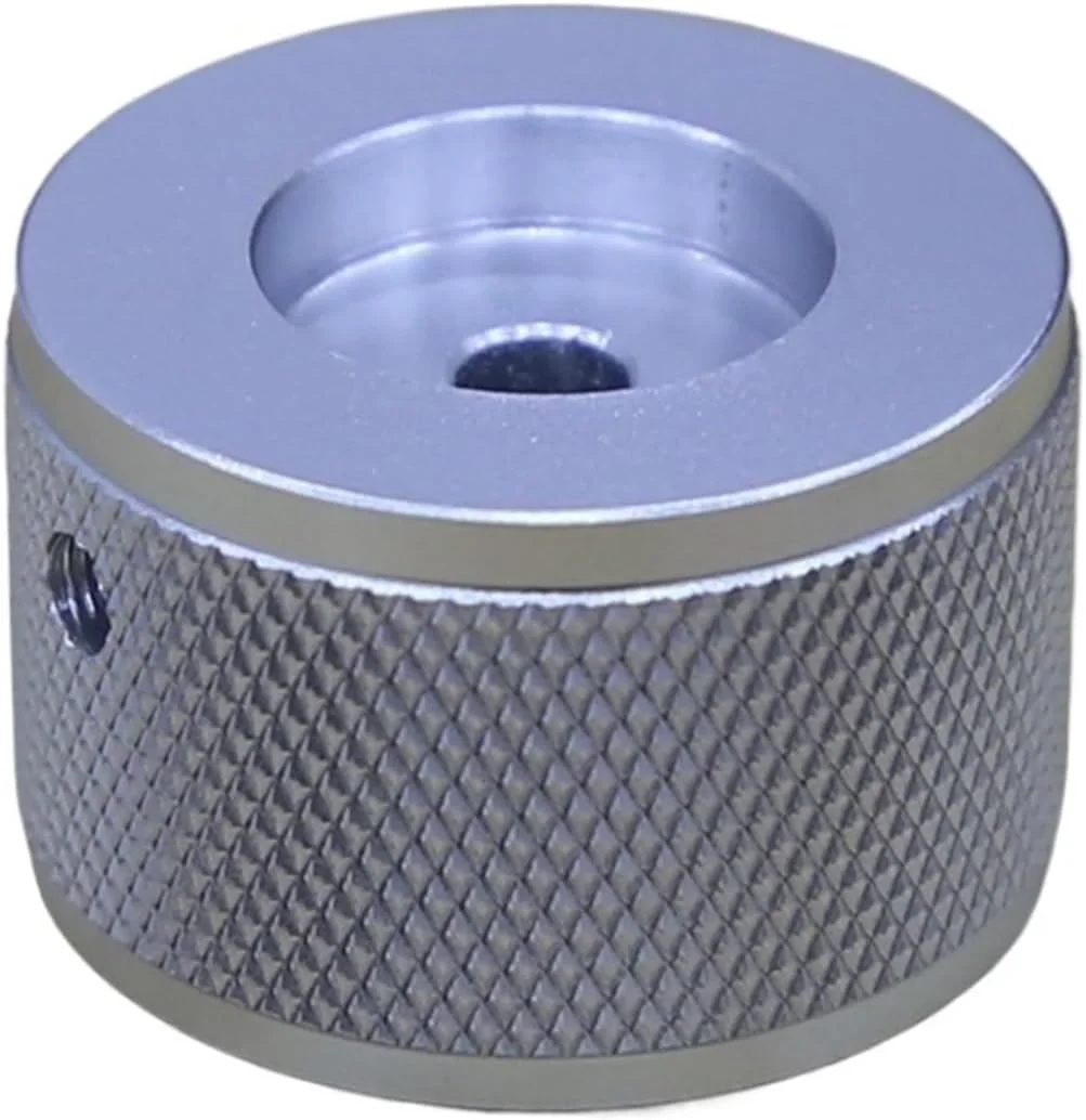 یک عدد تنظیم کننده صدا آلومینیومی، قطر 37 میلی متر، ارتفاع 25 میلی متر، دکمه پتانسیومتر تقویت کننده