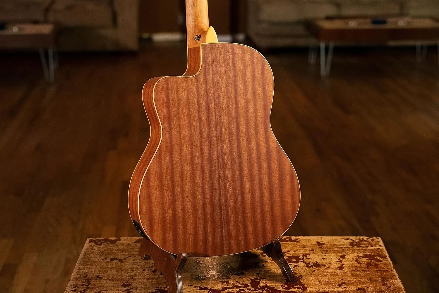 گیتار کلاسیک الکترو آکوستیک ارتعا - 4/4، دسته باریک - سری Family Pro - به همراه کیف - سدر قرمز کانادایی یکپارچه، ماهون، طبیعی (RCE131SN)