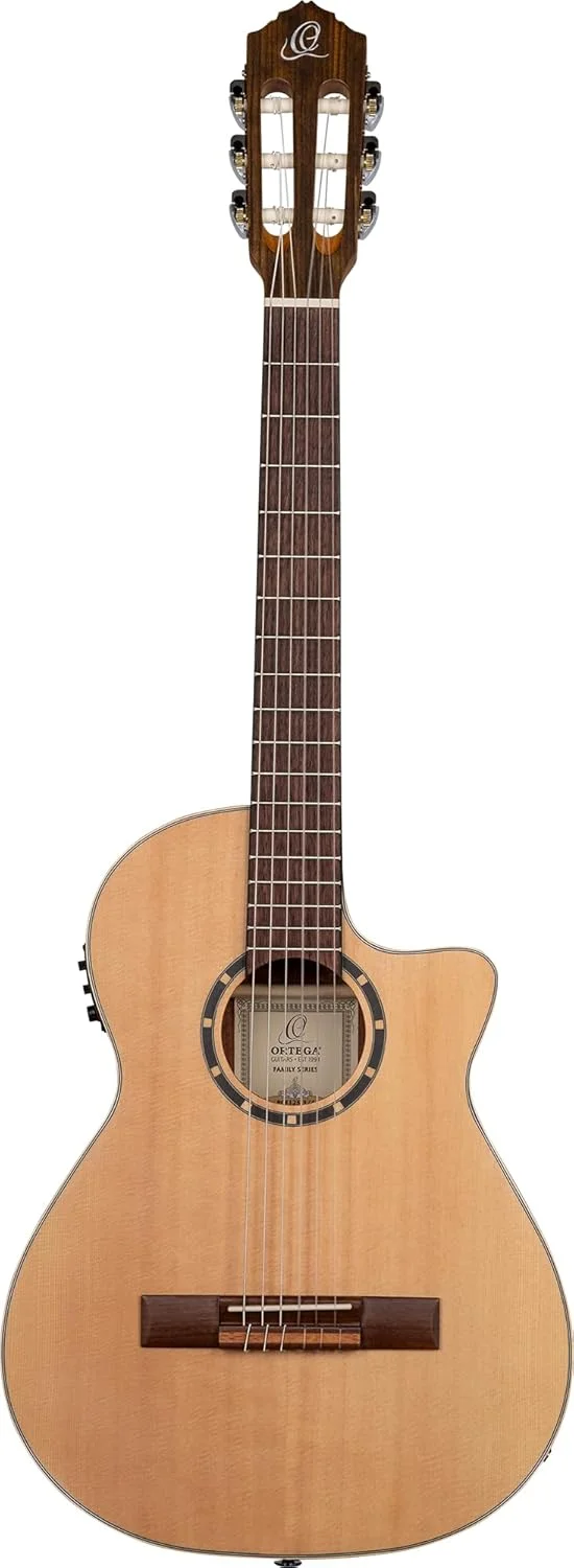 گیتار کلاسیک 6 سیم اورتگا سری Family، سایز 3/4 - رنگ طبیعی + کیف