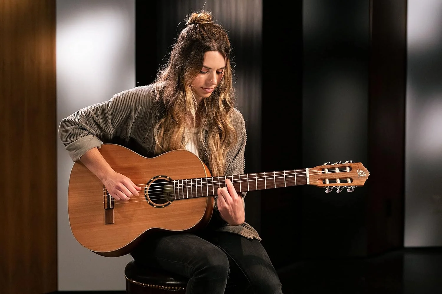 گیتار کلاسیک 4/4 ارتعا - سری Family - به همراه کیف - سدر، ماهون، طبیعی (R122)