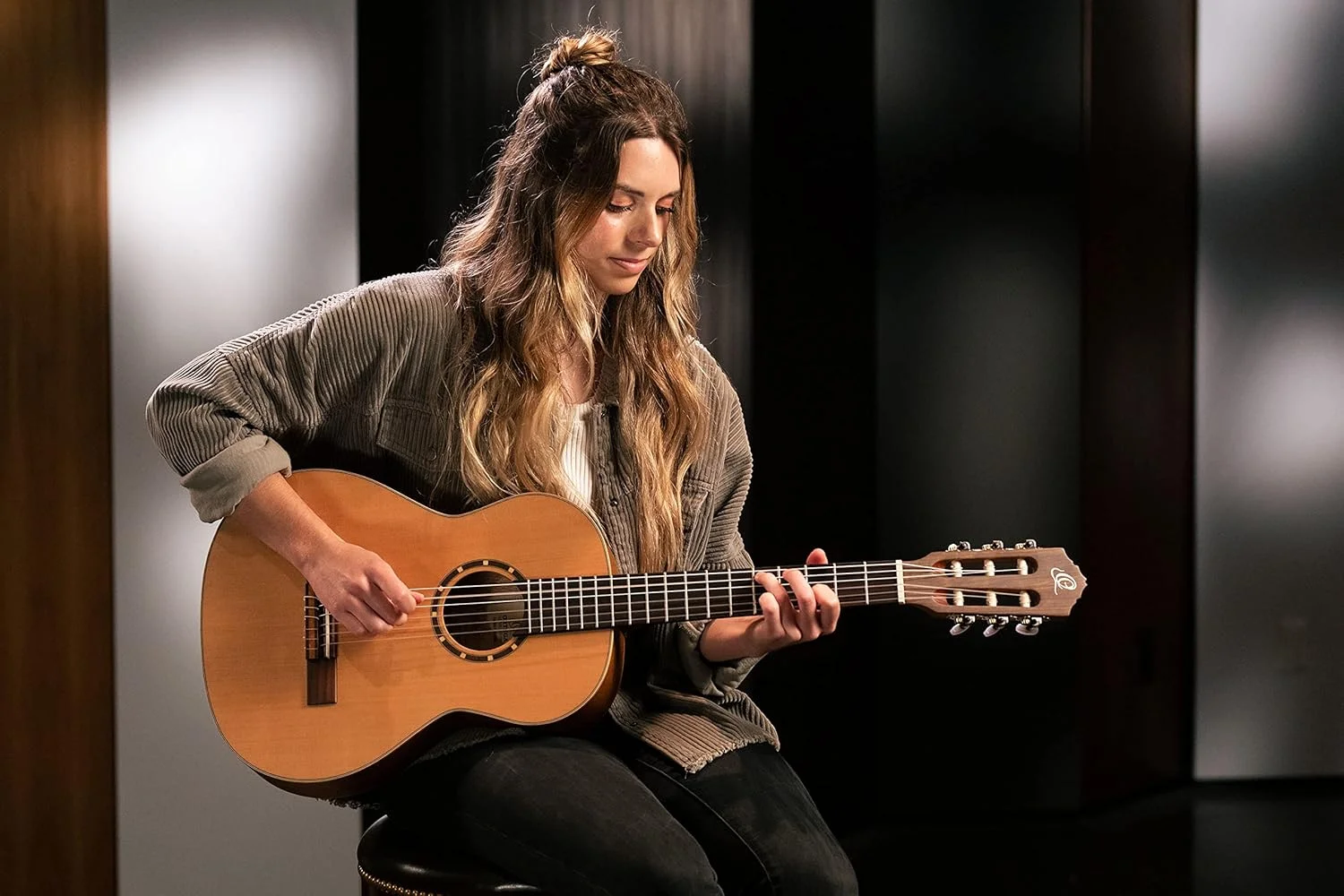 گیتار کنسرت 3/4 ارتعا - سری فامیلی - شامل کیف مخصوص حمل - سدر، ماهون، طبیعی (R122-3/4)