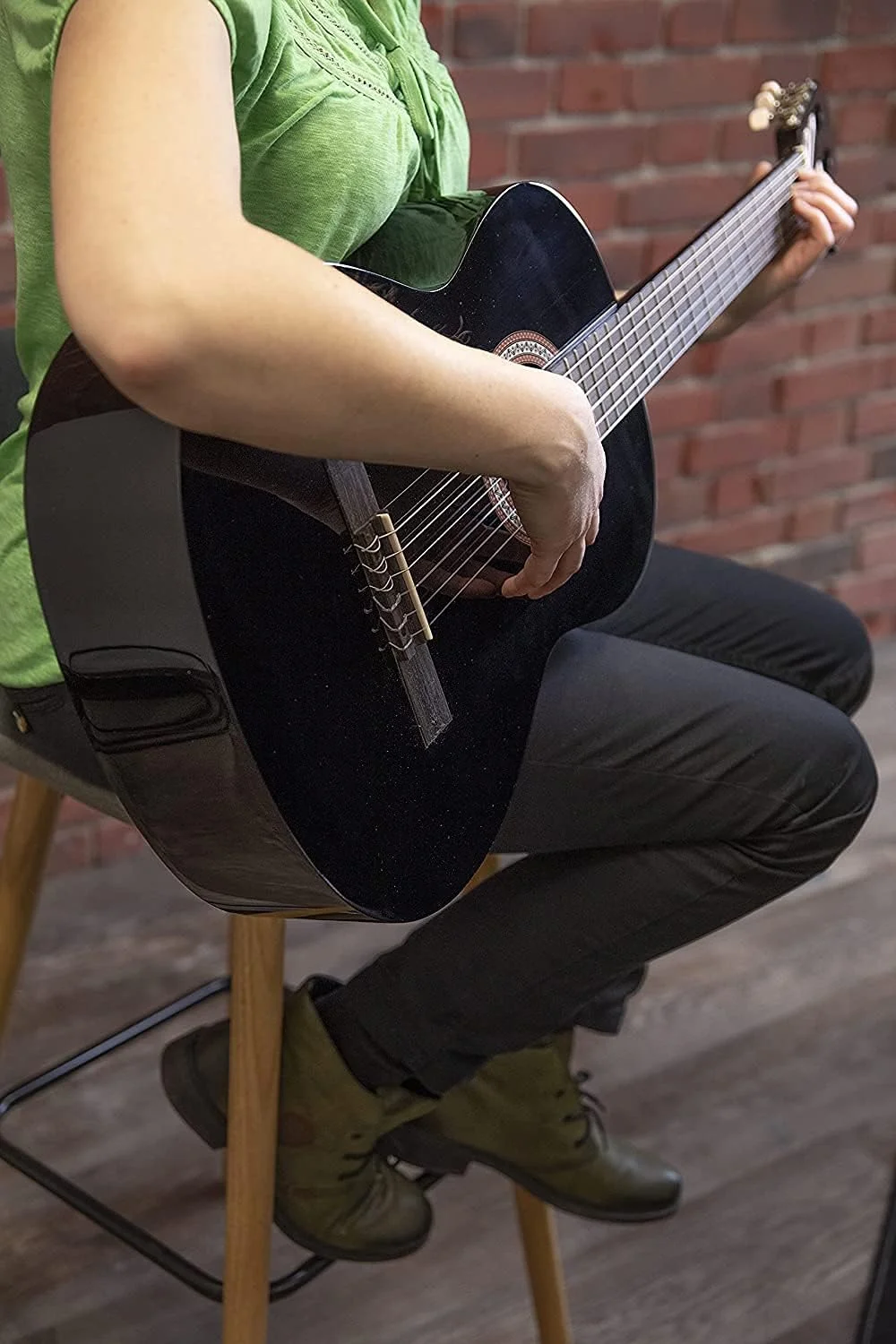 گیتار کلاسیک، 1/2 مشکی، مجموعه شروع (شامل کیف، پیک، کتاب با سی دی، تیونر)