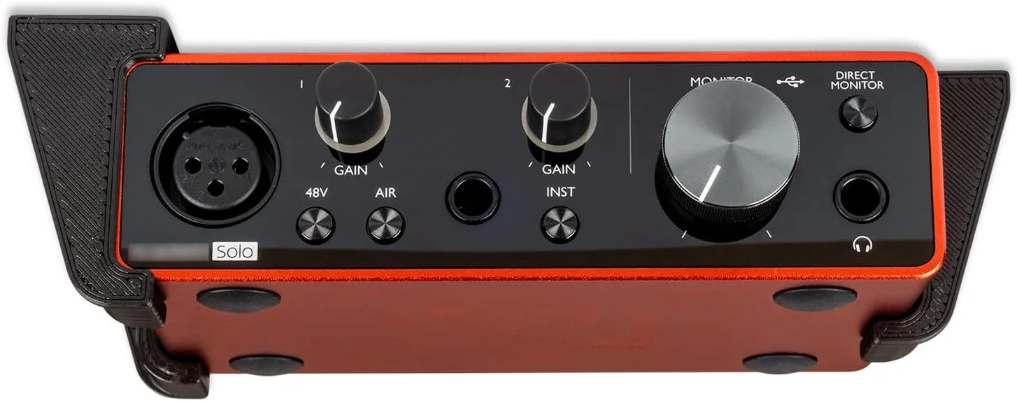 نگهدارنده رومیزی TuneGrip برای Focusrite Scarlett Solo نسل 3، مشکی - یک جایگاه قوی، ایمن و با ابعاد عالی برای رابط صوتی شما، ساخت بریتانیا