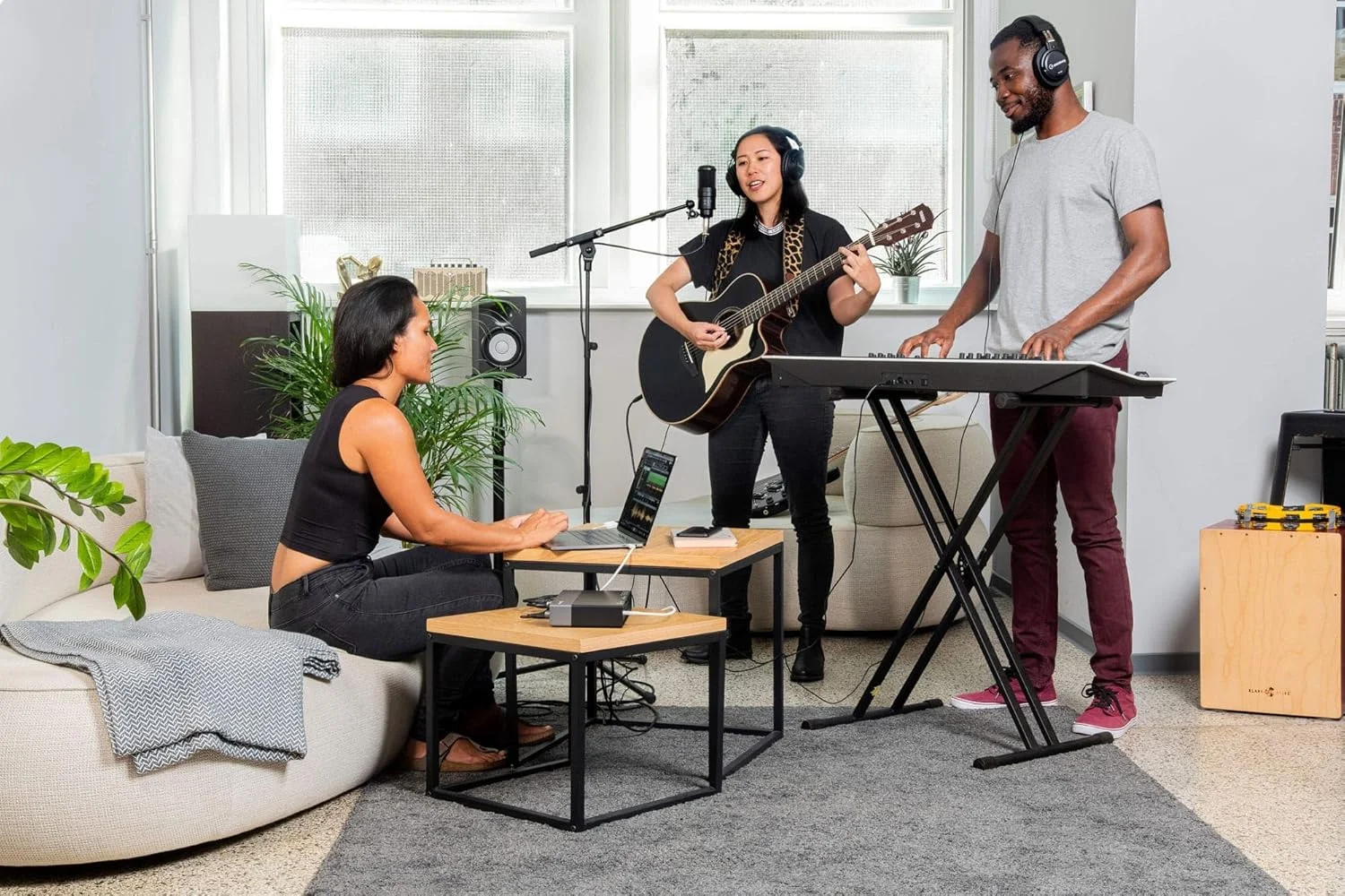 کارت صدای Steinberg UR44C USB 3.0 به همراه نرم‌افزارهای Cubase AI، Cubasis LE و Steinberg Plus