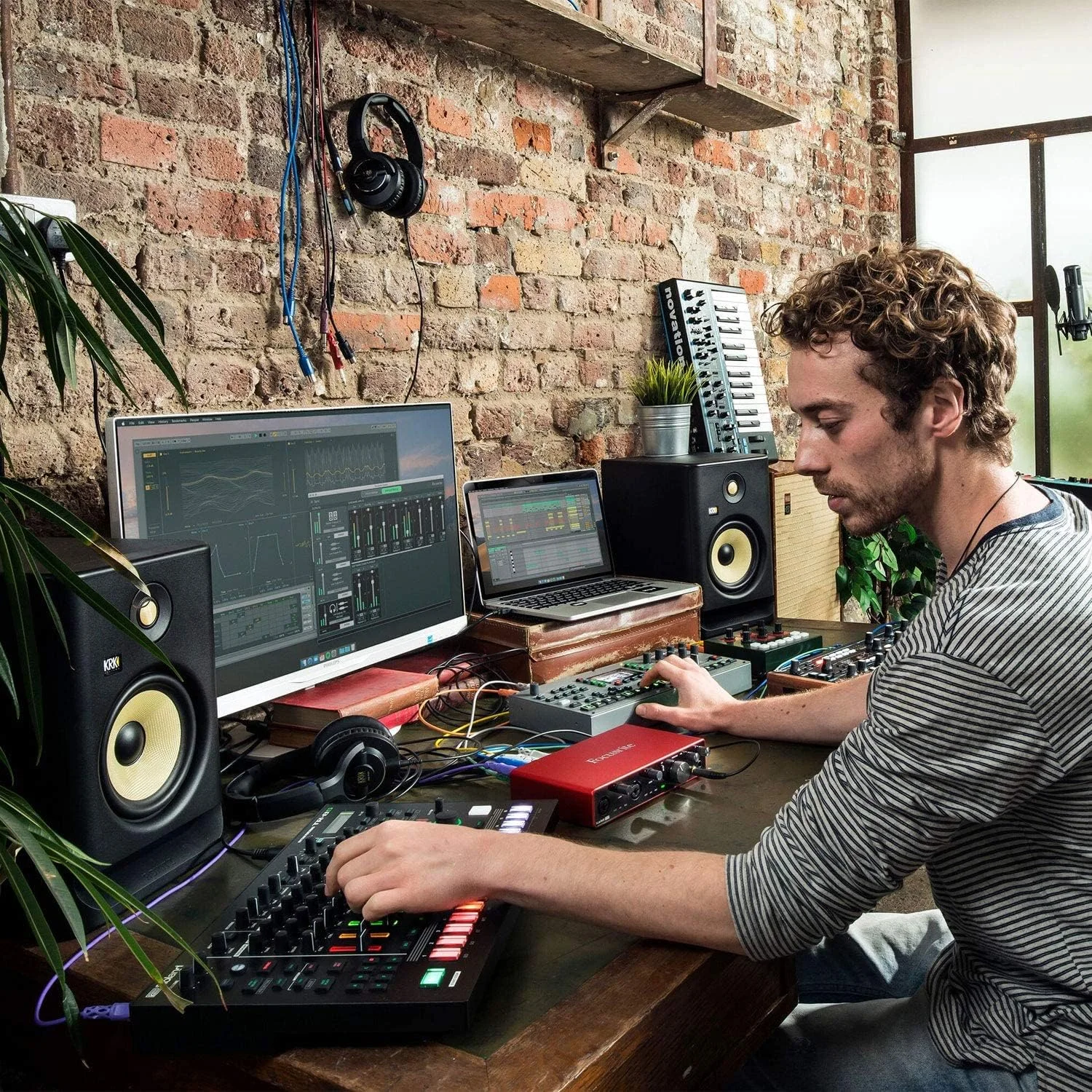 کارت صدای USB Focusrite Scarlett 8i6 نسل 3 برای ضبط، آهنگسازی و استریمینگ - کیفیت بالا، ضبط با کیفیت استودیویی با پخش شفاف کارت صدای USB Focusrite Scarlett 8i6 نسل 3 برای ضبط، آهنگسازی و استریمینگ - کیفیت بالا، ضبط با کیفیت استودیویی با پخش شفاف