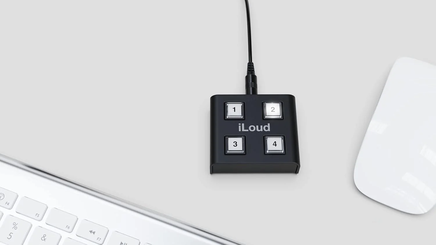 کنترل از راه دور iLoud Precision، امکان جابجایی بین شبیهسازیهای بلندگوی X-MONITOR، voicing، ARC روشن/خاموش، بیصدا، کم نور. برای iLoud Precision 5، iLoud Precision 6 و iLoud Precision MTM کنترل از راه دور iLoud Precision، امکان جابجایی بین شبیهسازیهای بلندگوی X-MONITOR، voicing، ARC روشن/خاموش، بیصدا، کم نور. برای iLoud Precision 5، iLoud Precision 6 و iLoud Precision MTM