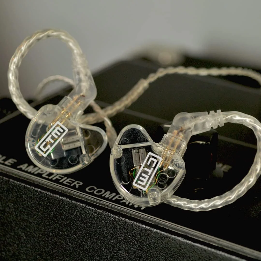 مانیتور داخل گوشی CTM CE320 با سه درایور، عایق صدا، مناسب برای نوازندگان حرفه ای، سیمی، کابل جداشدنی، شفاف