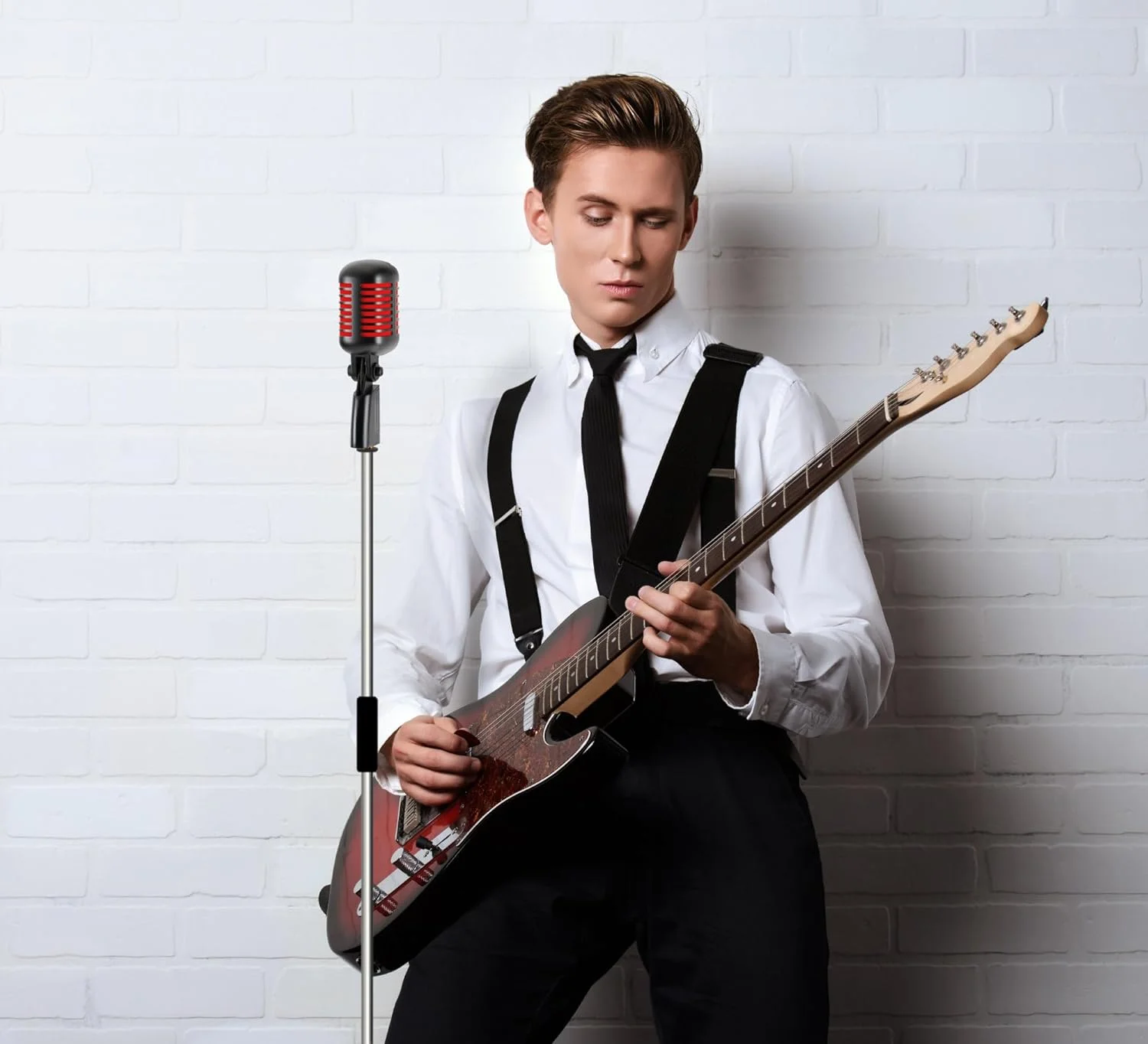 میکروفون داینامیک وینتیج Pronomic DM-66BK/RD میکروفون وکال رترو (پاسخ فرکانسی: 50-16.000 هرتز، بدنه دایکاست پایدار) مشکی/قرمز میکروفون داینامیک وینتیج Pronomic DM-66BK/RD میکروفون وکال رترو (پاسخ فرکانسی: 50-16.000 هرتز، بدنه دایکاست پایدار) مشکی/قرمز