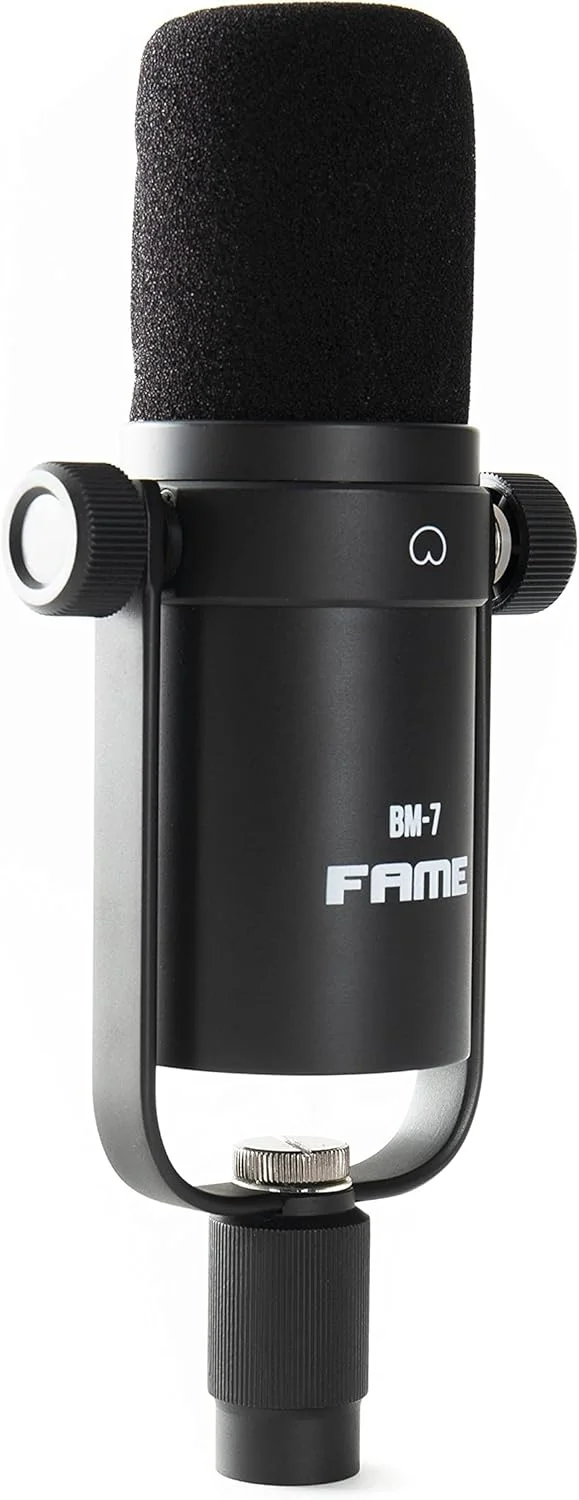 میکروفون داینامیک Fame Audio BM-7، مشکی، الگوی قطبی کاردیوئید، محدوده فرکانسی 20 هرتز تا 20 کیلوهرتز، حساسیت 1.41 mV/Pa، اتصال XLR 3 پین، 50x140x50 میلی‌متر، 0.44 کیلوگرم، مونو، پسیو، به همراه پاپ شیلد