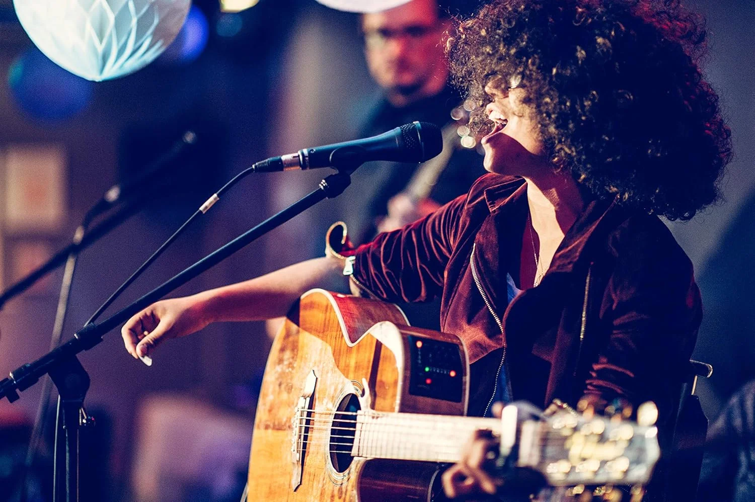 میکروفون دینامیک خوانندگی بیرداینامیک TG V70 مشکی (الگوی قطبی هایپرکاردیوید) میکروفون دینامیک خوانندگی بیرداینامیک TG V70 مشکی (الگوی قطبی هایپرکاردیوید)