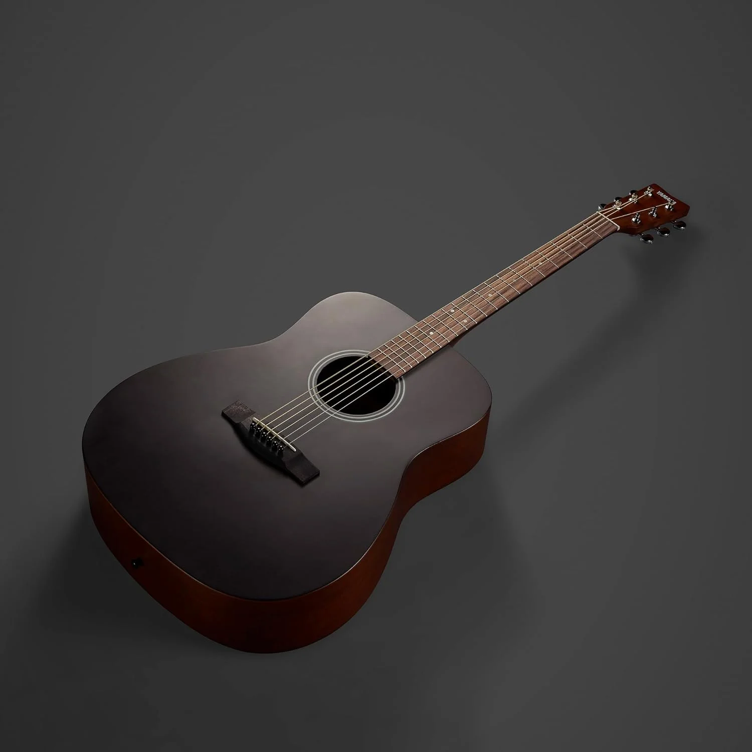 گیتار آکوستیک یاماها F400 – بدنه Dreadnought سنتی، طول مقیاس 25 اینچی، فاصله کم سیم، روکش مات ظریف، مهاربندی با رزونانس بالا – دودی مشکی