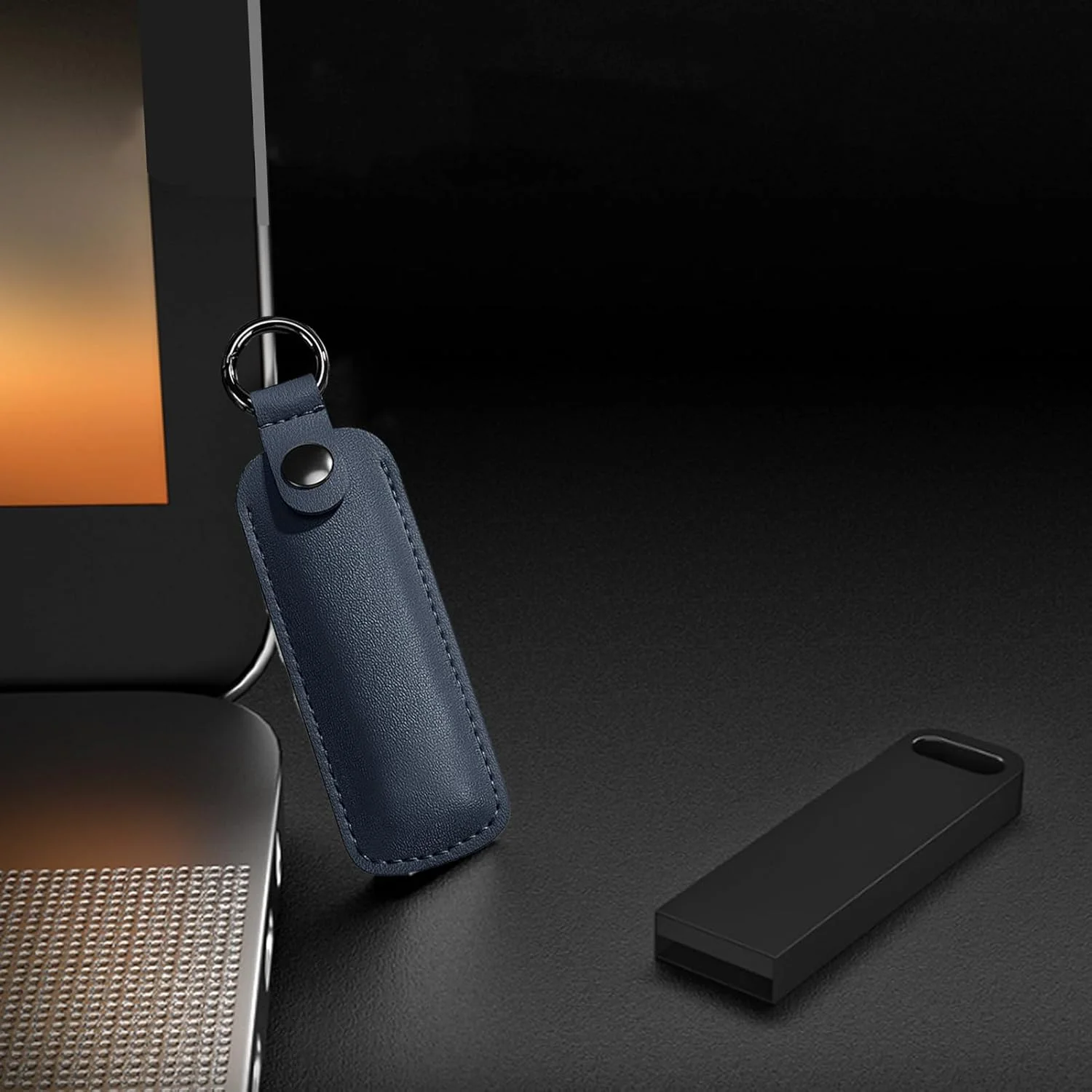 کیف فلش مموری USB - نگهدارنده فلش مموری USB ضد گم شدن - روکش محافظ، جعبه محافظ فلش USB با حلقه کلید، کاربردهای متعدد برای صاحبان خودرو کیف فلش مموری USB - نگهدارنده فلش مموری USB ضد گم شدن - روکش محافظ، جعبه محافظ فلش USB با حلقه کلید، کاربردهای متعدد برای صاحبان خودرو